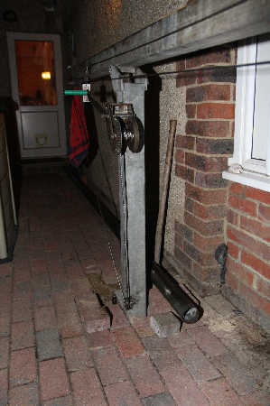 Mast with winch